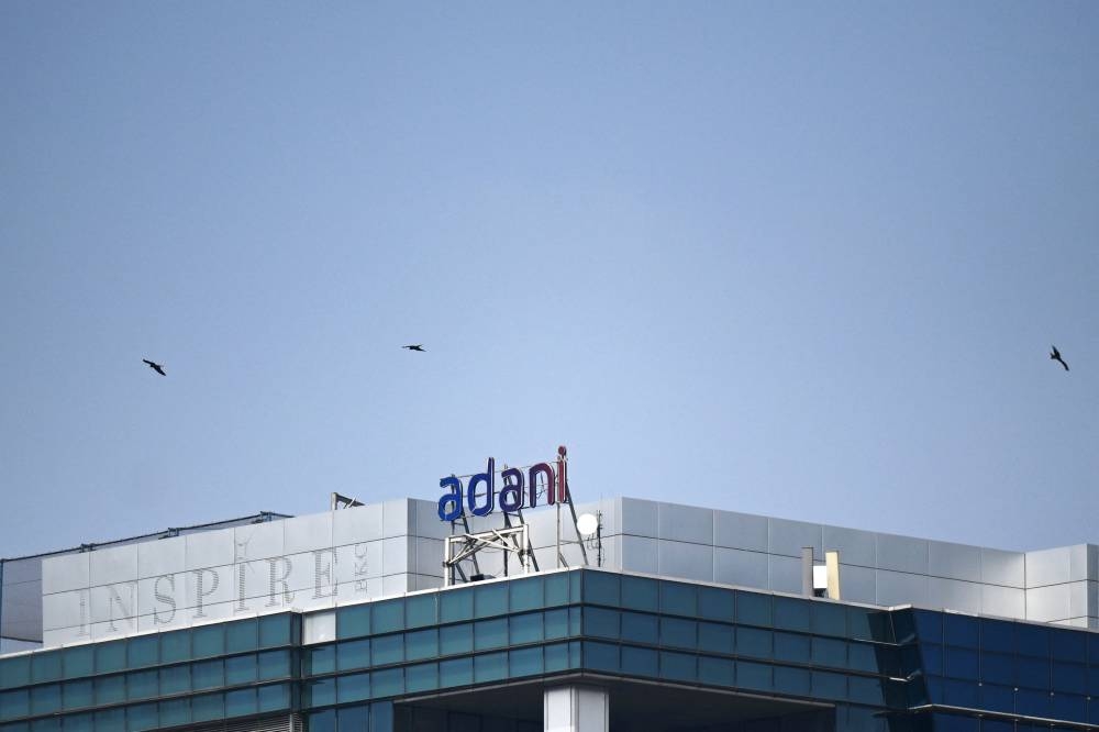 Share sale fails to halt Adani market slide in India