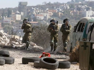 Palestinian injured, scores arrested in West Bank