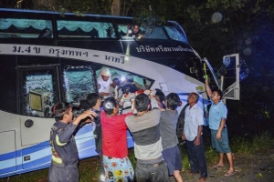 At least 14 dead, 35 injured in bus crash in S. Thailand