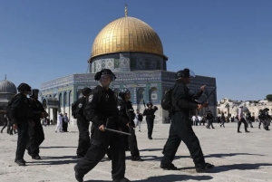 Colonists storm Al-Aqsa Mosque