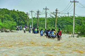 10 dead as heavy rains hit south India