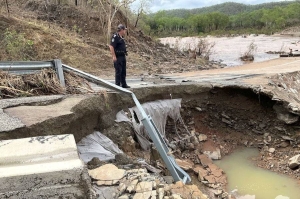 Australian storm kills 1, cuts power to 100,000 homes