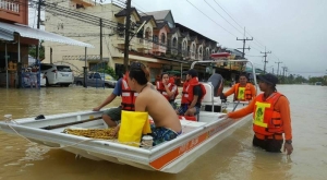 Six dead, tens of thousands hit by southern Thailand flooding