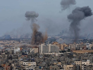 Scores martyred, injured in violent airstrikes across Gaza Strip