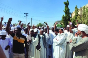 Aid agencies report looting, suspend operations in Sudanese state