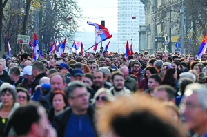 Thousands of Serbians protest alleged electoral fraud