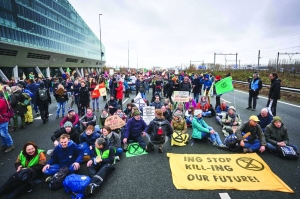 Climate activists block highway in Amsterdam