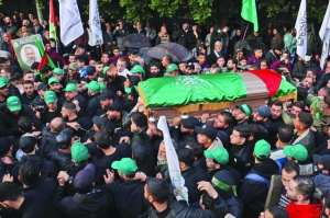 Hundreds mourn Hamas leader at Beirut funeral