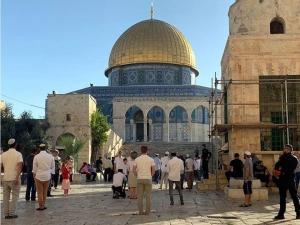 Dozens of colonists storm Al-Aqsa Mosque under protection of occupation police