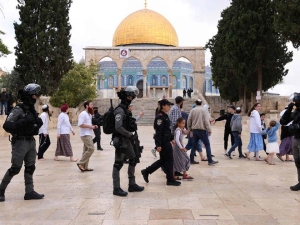 Dozens of colonists storm Al-Aqsa Mosque under protection of occupation police