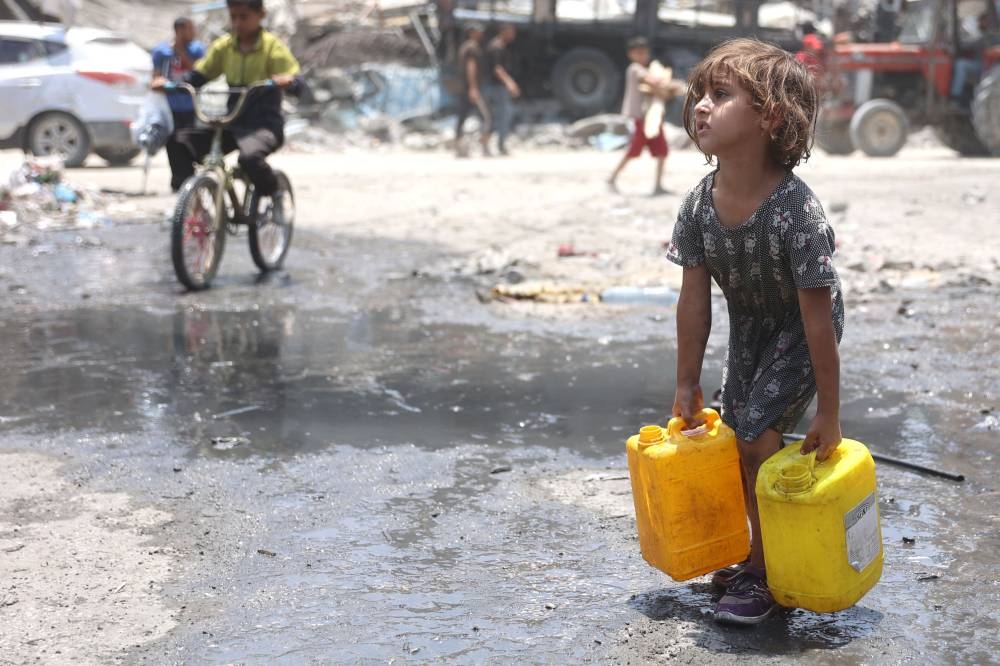 Flood of sewage forces displaced Gazans out of tents