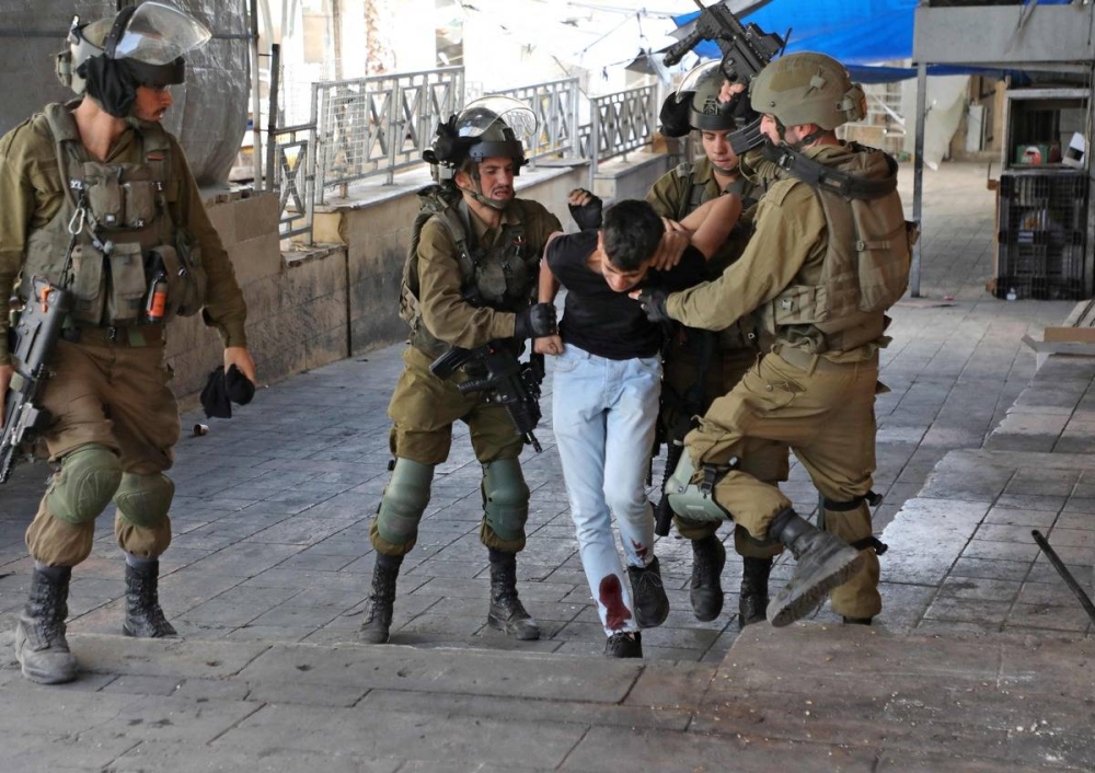 IOF arrests 20 Palestinian civilians in West Bank