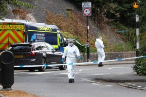 Human remainsfound in suitcases at UK bridge