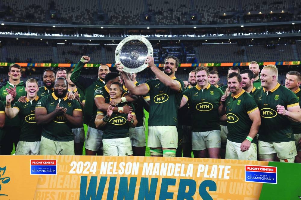 South Africa roll over Australia in wet, slippery Perth