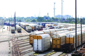 Canadian govt steps in to end freight rail shutdown