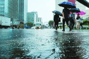 Typhoon Shanshan churns up Japan, up to six dead