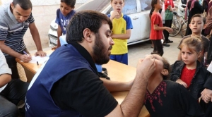 160,000 Palestinian children receive 1st dose of polio vaccine in Central Governorate of Gaza