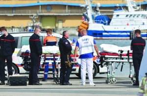 12 migrants die trying to cross Channel to UK