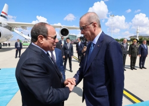 Egypt leader arrives in Turkey on trip to mend ties