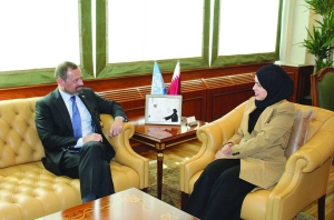 Sheikha Alya meets US envoy to Sudan