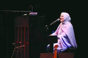 Hijab-wearing singer looks to inspire more people