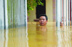 Vietnam evacuates 59,000 as toll from typhoon floods climbs to 82