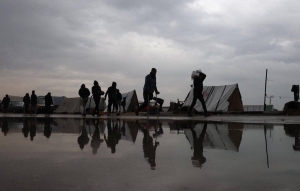 Displaced people’s tents flooded in Central Gaza Strip after sewage pump breaks down