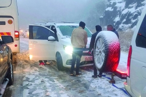 One death in S African snow traffic back-up