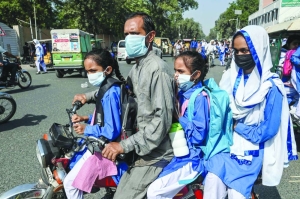 Hazardous smog in Lahore ends outdoor play for children