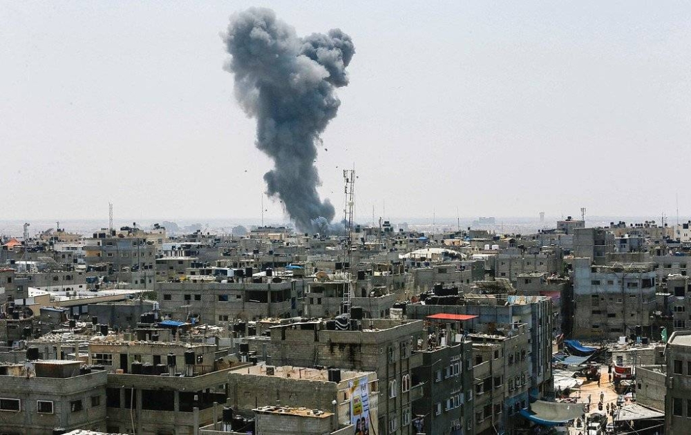 Israeliartillery attacks Abasan Al-Kabira in Southern Gaza strip