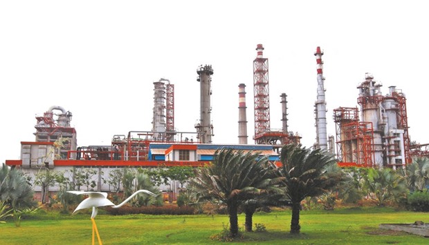 An oil refinery of Essar Oil, which runs Indiau2019s second biggest private sector refinery, is seen in Vadinar in the western state of Gujarat. The firm operates a 400,000 bpd oil refinery in Vadinar and sells fuels through its 2,470 filling stations in India.