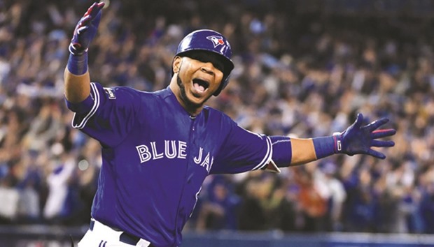 Edwin Encarnacion hits inside-the-park homer