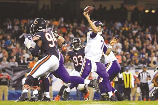 Minnesota Vikings quarterback SAM BRADFORD completes pass to tight end Kyle  Rudulph