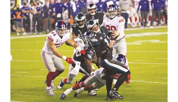 Wentz, Eagles rally past stumbling Giants for 22-21 win