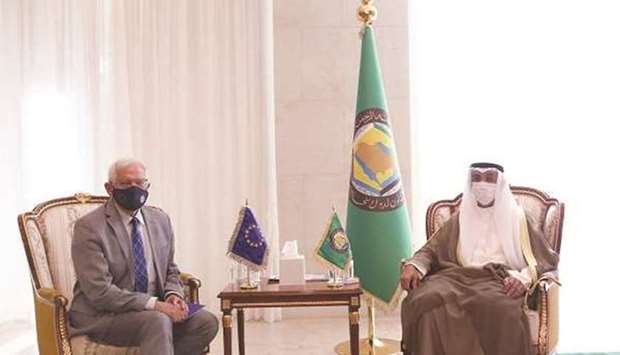 The meeting discussed means of enhancing co-operation between the GCC and the European Union in various fields, including free trade negotiations between the two sides, economic co-operation to serve common interests