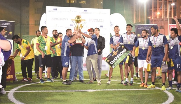 Main Jaran awarding the championship cup.