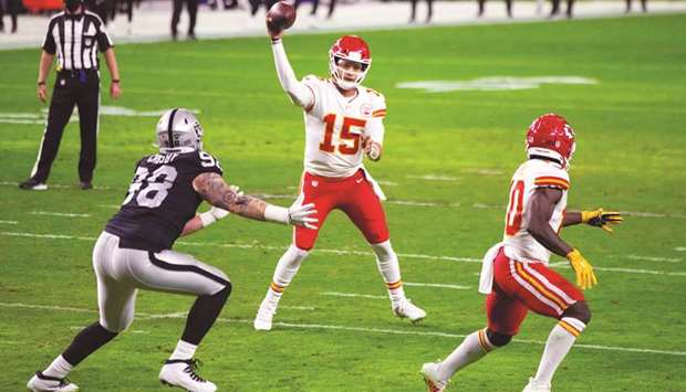 Kansas City Chiefs 35-31 Las Vegas Raiders: Patrick Mahomes throws