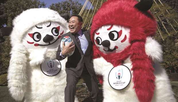     Former Japanese football player Yasutaro Matsuki poses with mascots Ren (left) and G (right) during a photo session to unveil the official mascots of the Rugby World Cup 2019 in Tokyo yesterday. (AFP)