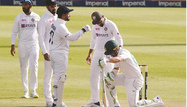 South Africau2019s Dean Elgar (right) reacts after being hit by a short ball off the bowling of Indiau2019s Jasprit Bumrah (not in the picture) during the second Test at the Wanderers Stadium in Johannesburg yesterday. (Reuters)