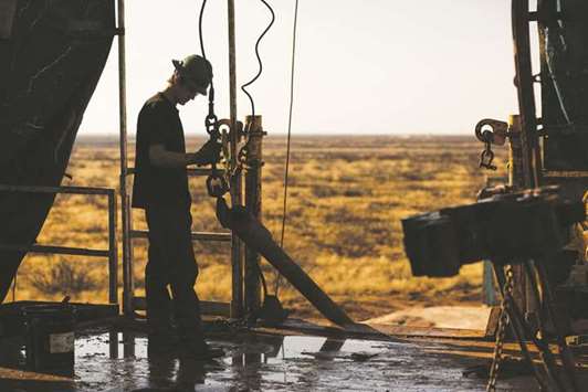 A worker waits to connect a drill bit on Endeavor Energy Resourcesu2019 Big Dog Drilling Rig 22 in the Permian basin outside of Midland, Texas (file). US drillersu2019 plans for 2018 donu2019t seem to involve much of a slowdown in shale growth.