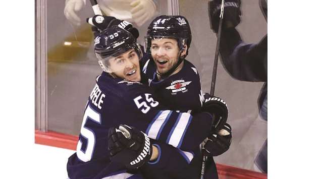 Wheeler, Scheifele help Jets edge Oilers