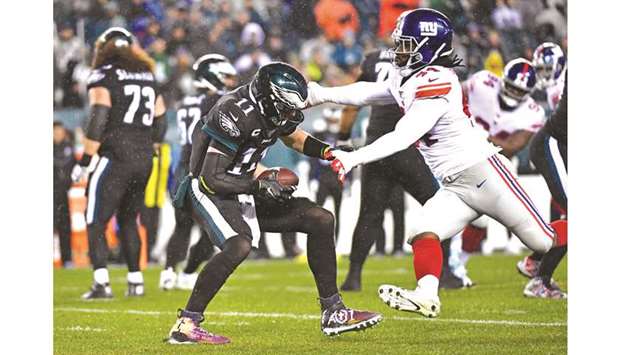 Eagles escape Giants in OT, grab share of NFC East lead