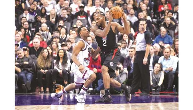 Kawhi Leonard cheered in Toronto as he receives title ring