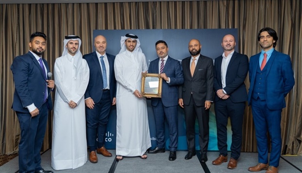 Thani Ali al-Malki, executive director Business, Ooredoo Qatar, receiving the award during the u2018Cisco Partner Summit Qatar u2013 Executive Meetu2019.