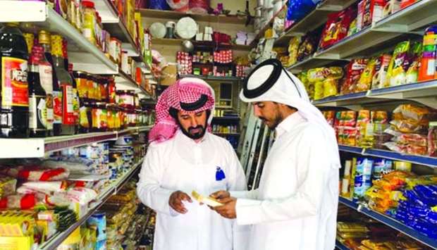 The municipal control department of Al Sheehaniya Municipality carried out an inspection campaign on food establishments at the cities of Dukhan and Zekreet. Officials checked 13 food establishment and violations were found. Notices were served and establishments instructed to take corrective measures.