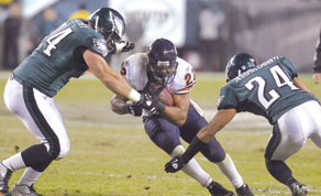 Bears rally to beat Eagles in Monday night football