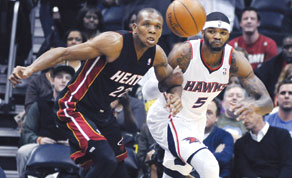 Shorthanded Hawks shut down Heat