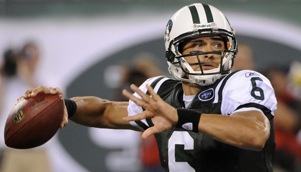 Bears sign quarterback Mark Sanchez to one-year deal