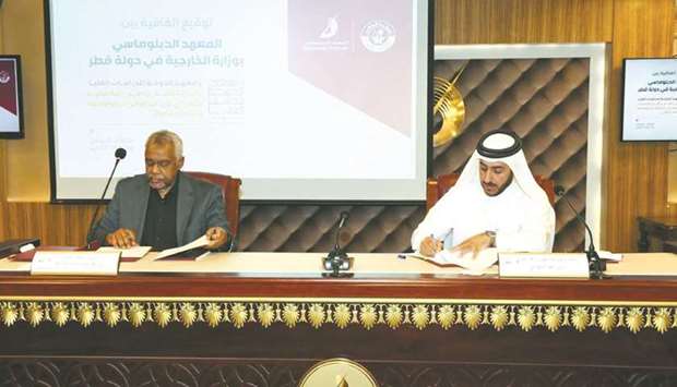 Diplomatic Institute, Doha Institute sign co-operation dealrnrn