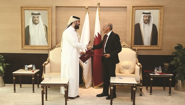 Officials at the agreement signing ceremony.